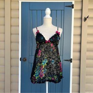 Vintage Y2K Victoria's Secret
Sexy Little Things lace trim babydoll chemise Sz M